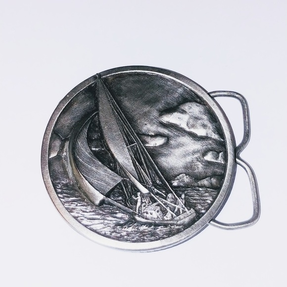 1977 ROUND METAL BERGAMOT BRASS WORKS BELT BUCKLE - Picture 1 of 5